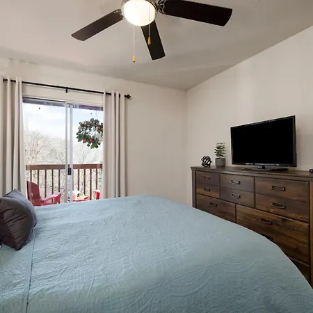 Walk-In, No Stairs Condo, Pets Welcome, 4 Mins To Silver Dollar City, 14 Mins To Ball Park Of America, Amazing Ozark Mountian Views Branson Exterior photo