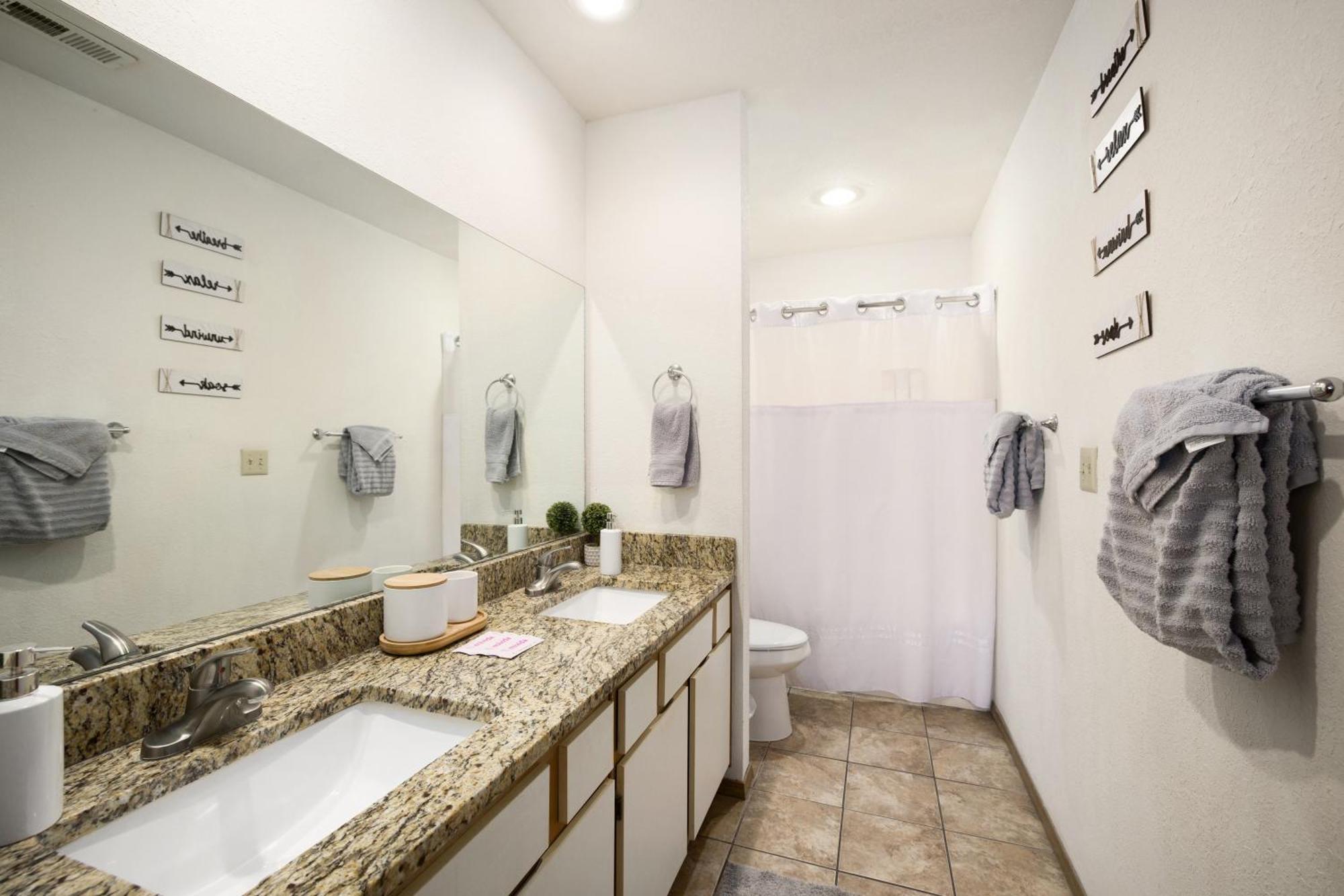 Walk-in, No Stairs Condo, Pets Welcome, 4 Mins To Silver Dollar City, 14 Mins To Ball Park Of America, Amazing Ozark Mountian Views Branson