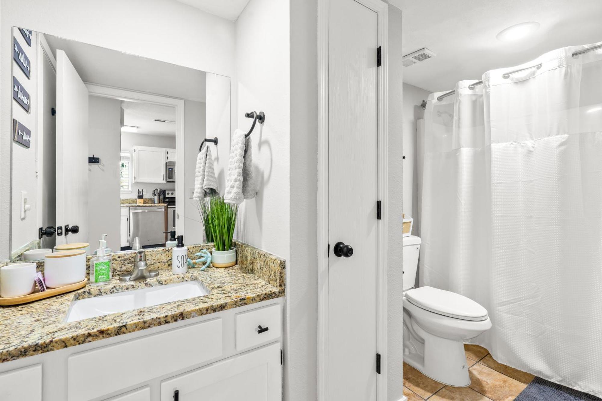 Walk-in, No Stairs Condo, Pets Welcome, 4 Mins To Silver Dollar City, 14 Mins To Ball Park Of America, Amazing Ozark Mountian Views Apartment Branson