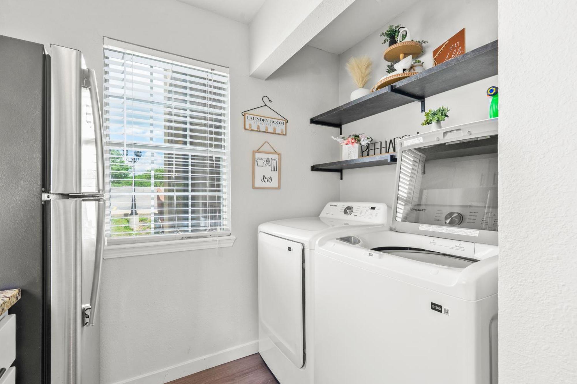 Walk-in, No Stairs Condo, Pets Welcome, 4 Mins To Silver Dollar City, 14 Mins To Ball Park Of America, Amazing Ozark Mountian Views Apartment *