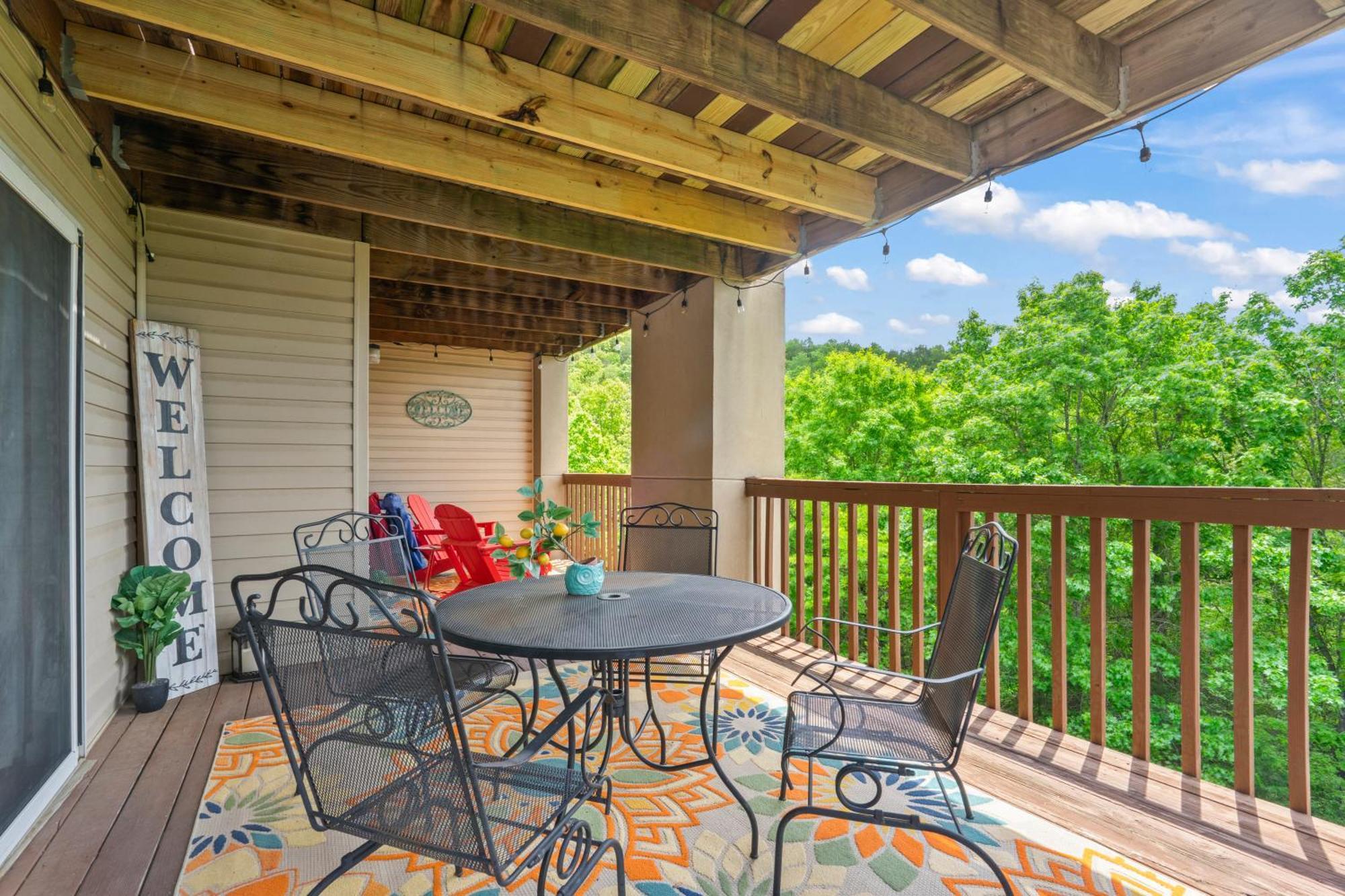 Apartment Walk-in, No Stairs Condo, Pets Welcome, 4 Mins To Silver Dollar City, 14 Mins To Ball Park Of America, Amazing Ozark Mountian Views *