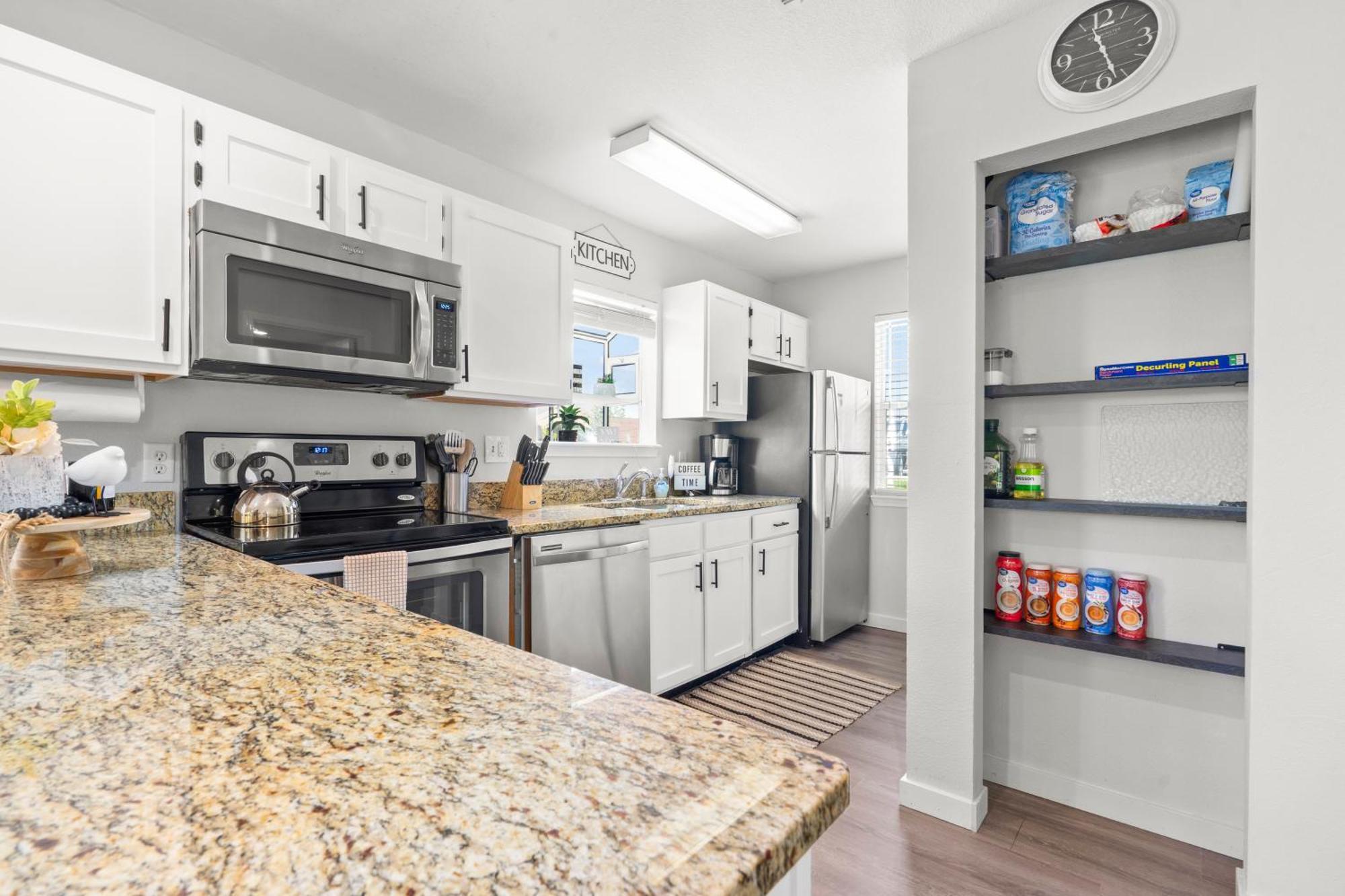 Apartment Walk-in, No Stairs Condo, Pets Welcome, 4 Mins To Silver Dollar City, 14 Mins To Ball Park Of America, Amazing Ozark Mountian Views Branson
