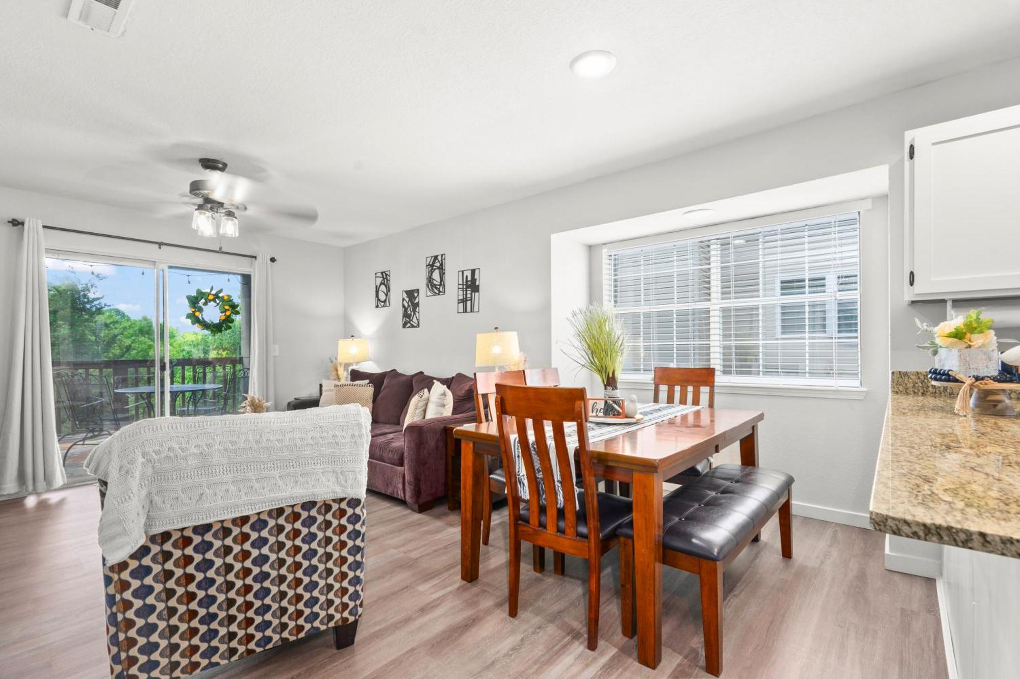 Apartment Walk-in, No Stairs Condo, Pets Welcome, 4 Mins To Silver Dollar City, 14 Mins To Ball Park Of America, Amazing Ozark Mountian Views Branson